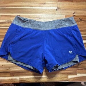 Mountain Hardwear Women’s Shorts - Purple Blue with Gray Liner size Medium